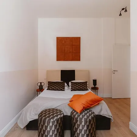 A World Aparts - 504 Corso